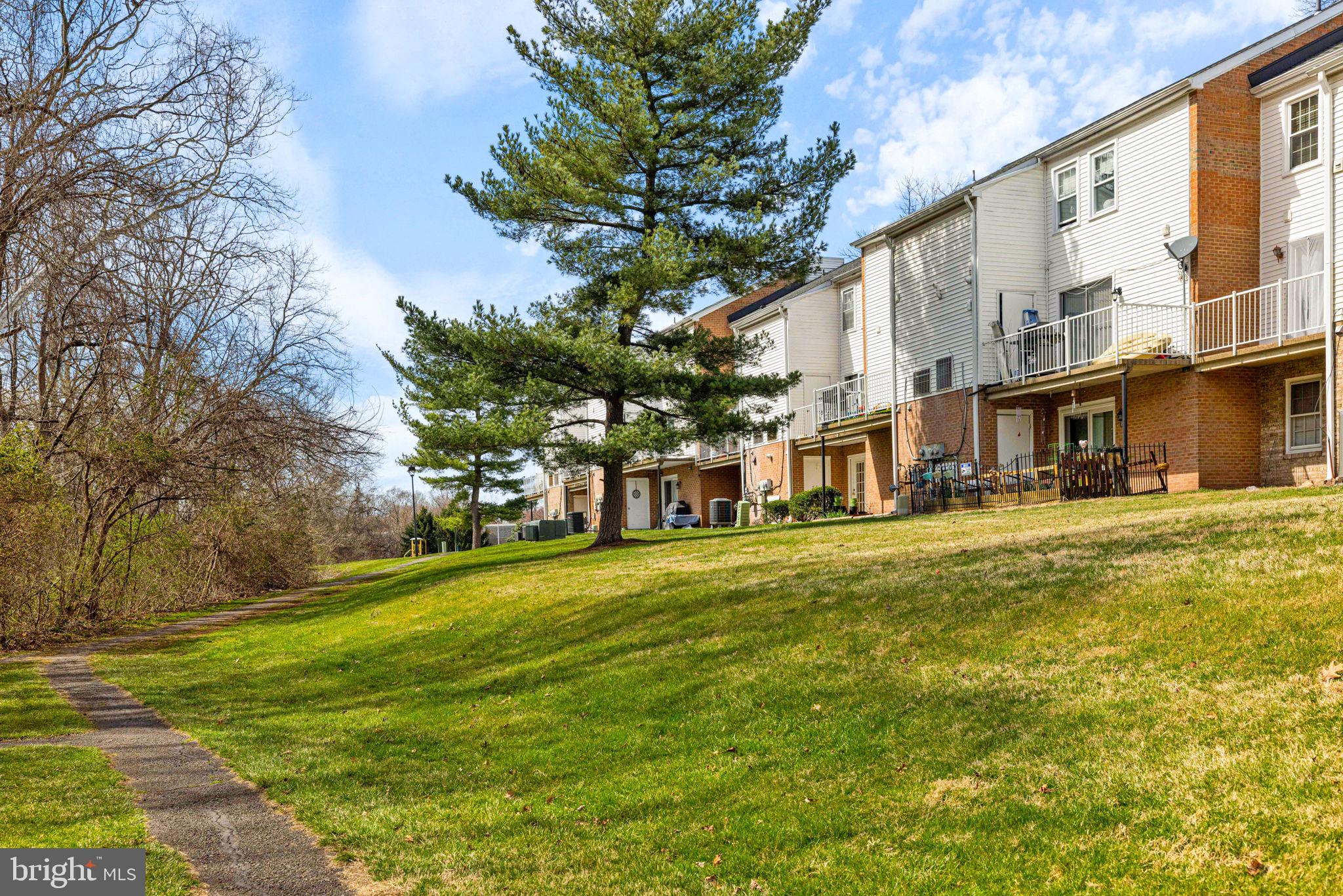 14523 Golden Oak Road Centreville, VA 20121 - Photo 33 of 37 Community