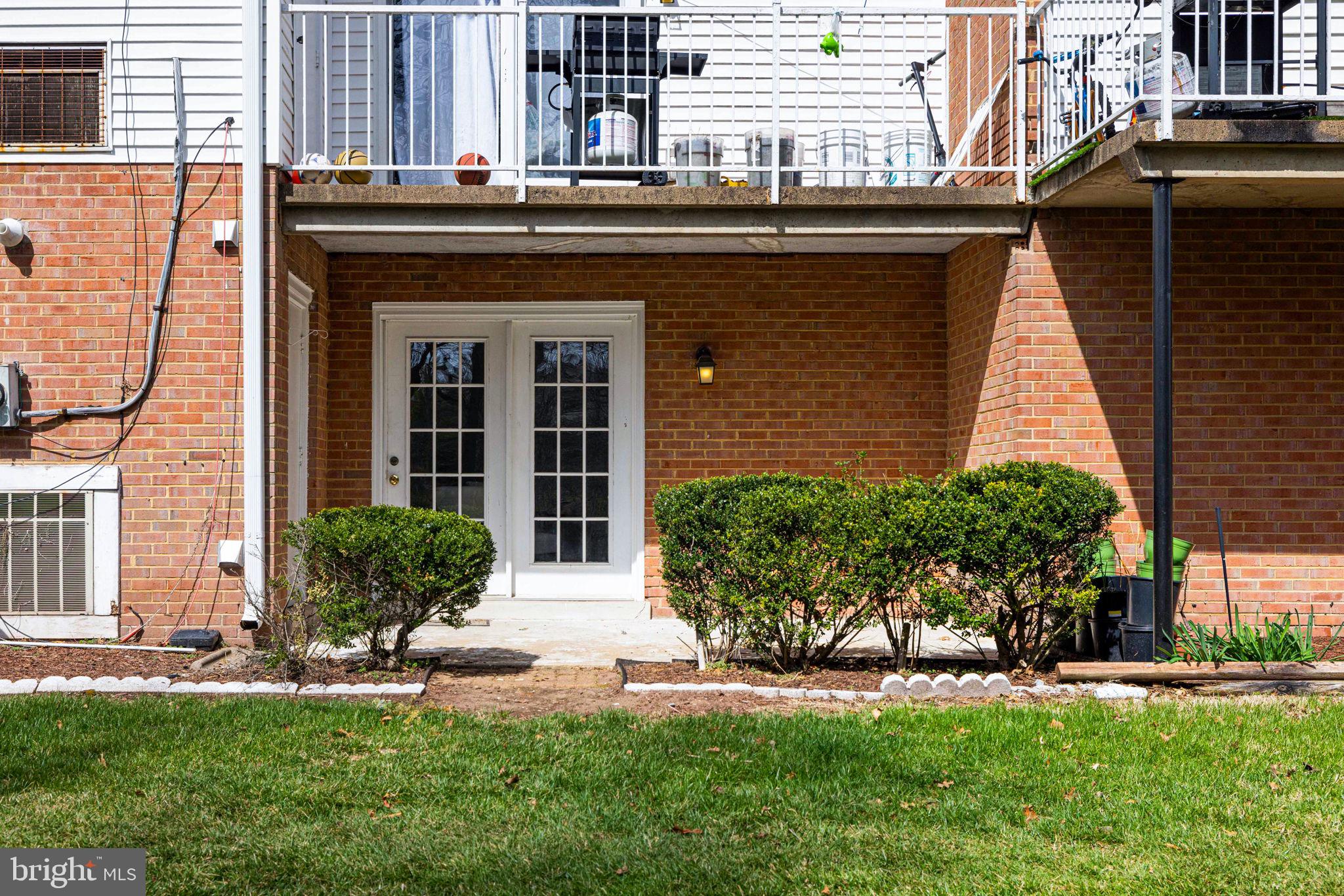 14523 Golden Oak Road Centreville, VA 20121 - Photo 34 of 37 Exterior Back
