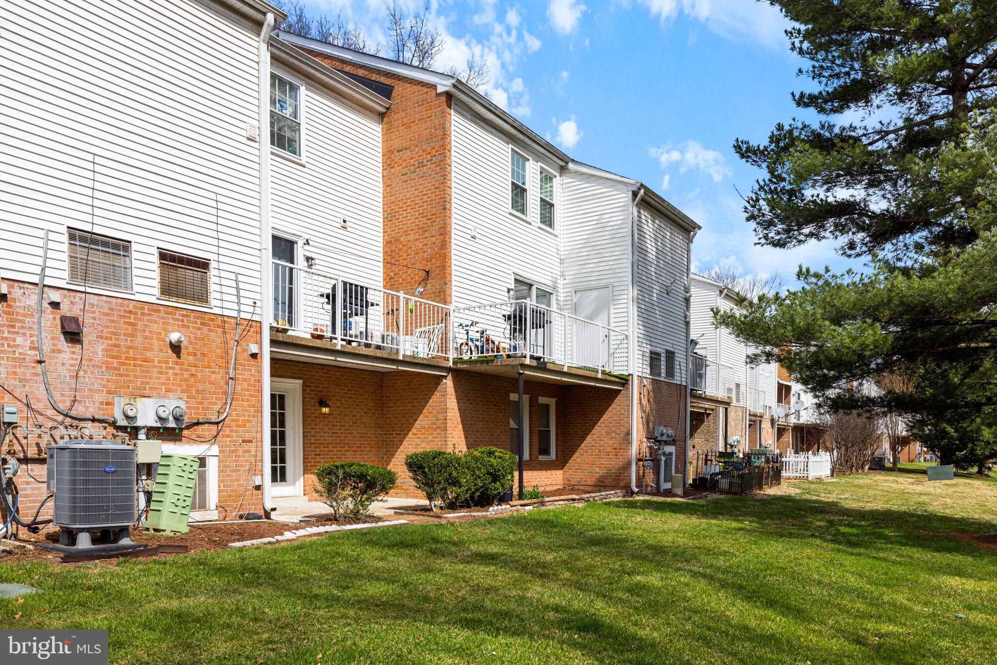 14523 Golden Oak Road Centreville, VA 20121 - Photo 35 of 37 Exterior Back