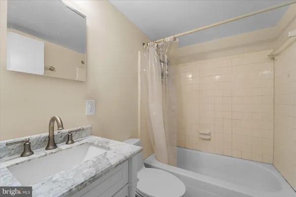 $235,000 | 125 Clubhouse Drive Southwest, Unit 11, Leesburg, VA 20175