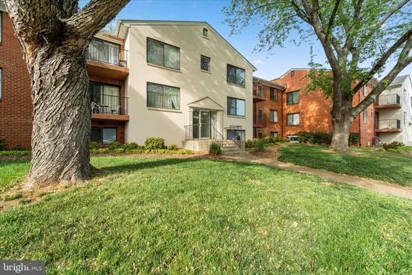 $235,000 | 125 Clubhouse Drive Southwest, Unit 11, Leesburg, VA 20175