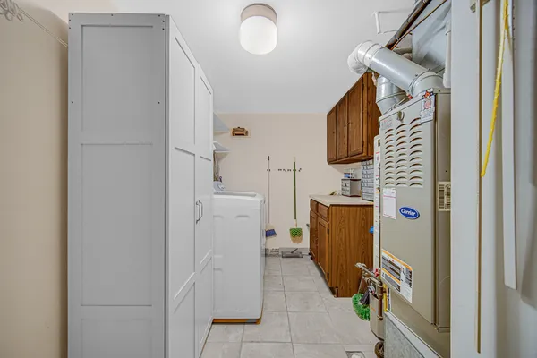a view of a utility room with washer and dryer