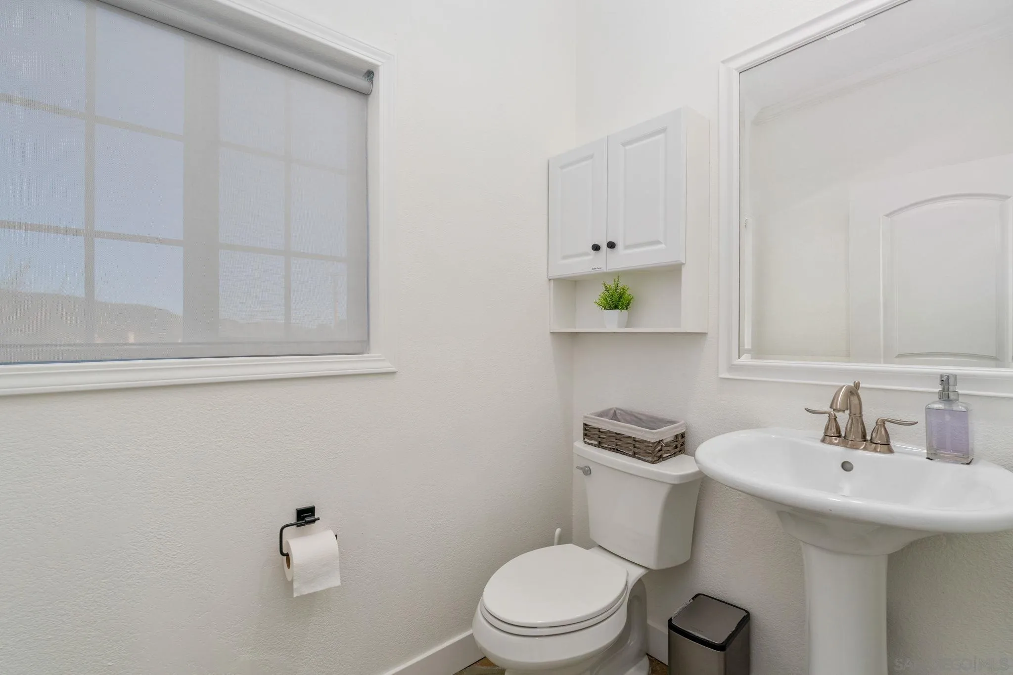 1842 Baldwin Lake Road Big Bear City, CA 92314 - Photo 23 of 40 a bathroom with a toilet a sink and mirror