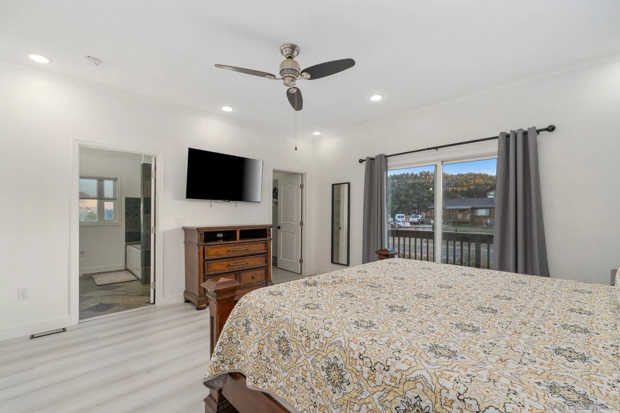 1842 Baldwin Lake Road Big Bear City, CA 92314 - Photo 25 of 40 a bedroom with a bed and a flat screen tv