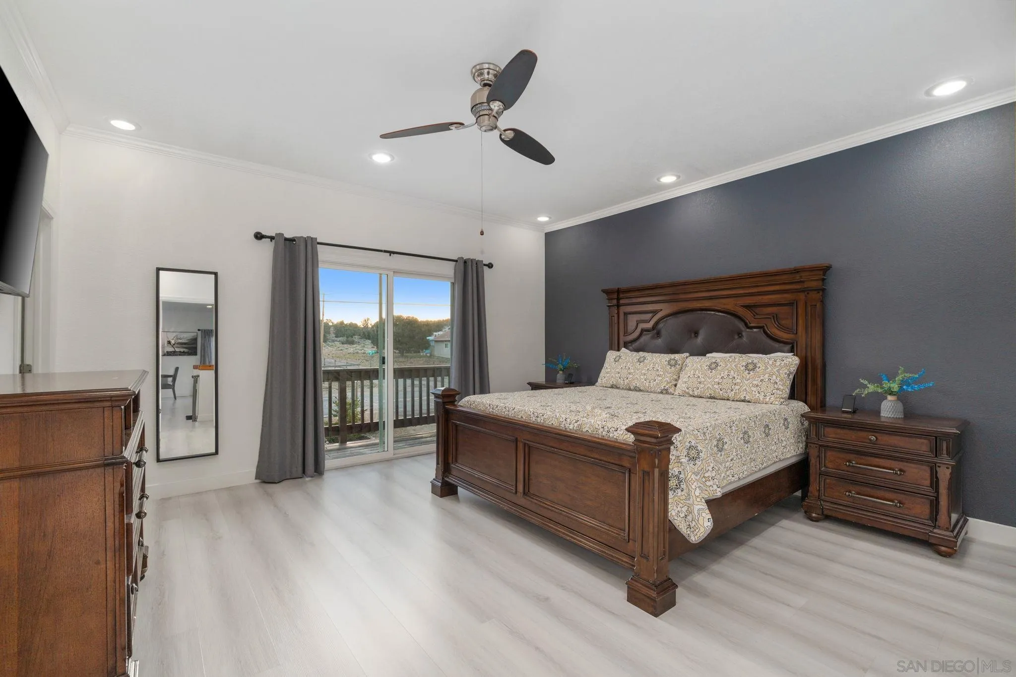 1842 Baldwin Lake Road Big Bear City, CA 92314 - Photo 5 of 40 a bedroom with a bed and a window