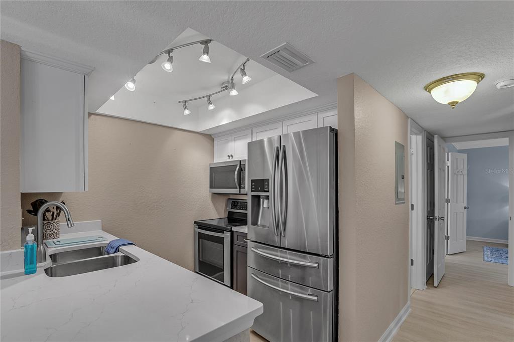 716 Lyndhurst Street, Unit 701 Dunedin, FL 34698 - Photo 2 of 23