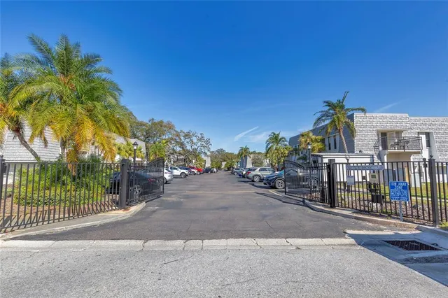 $1,800 | 716 Lyndhurst Street, Unit 701, Dunedin, FL 34698