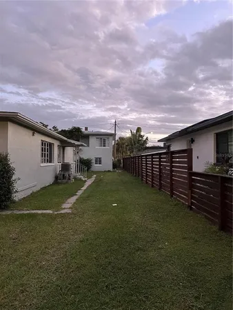 a view of a house with backyard and garden