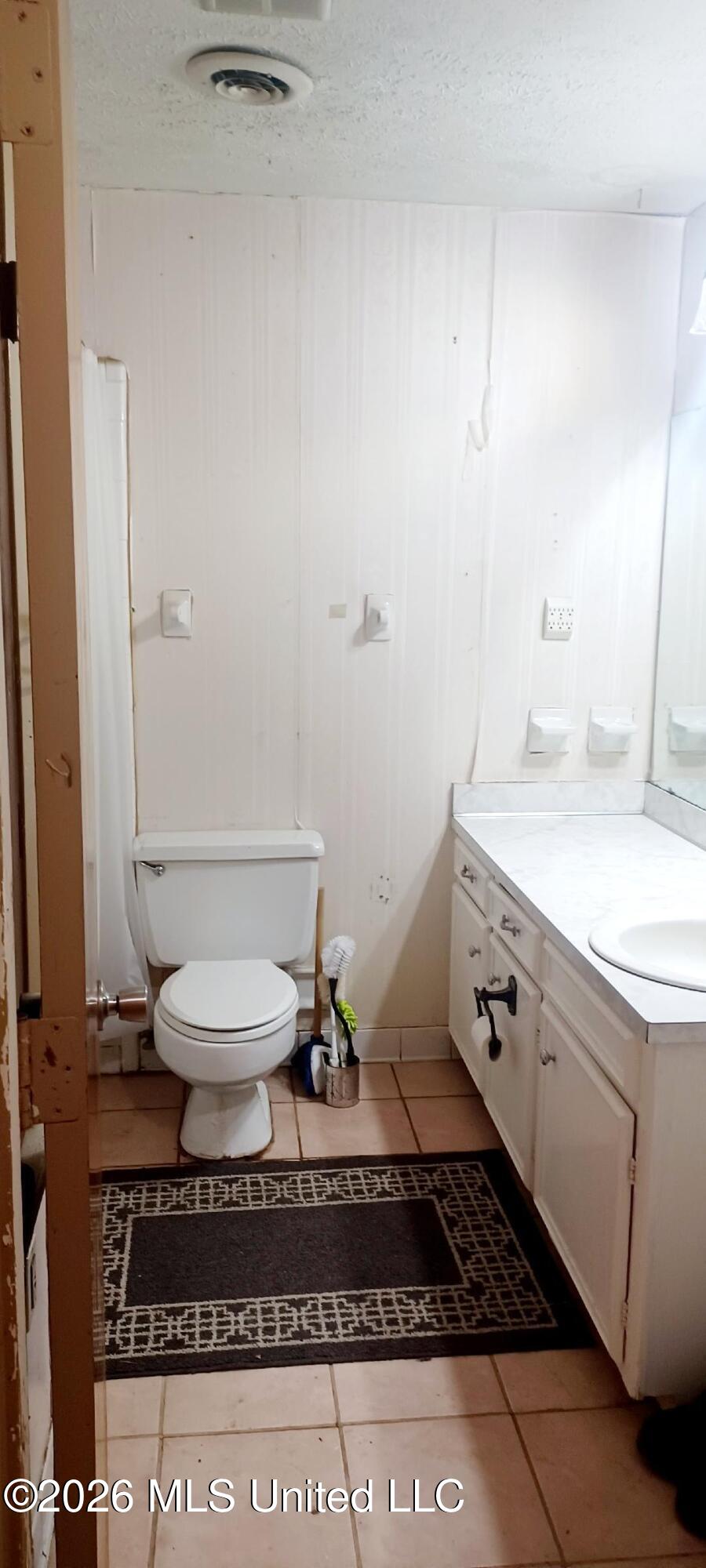 105 Hartfield Place Clinton, MS 39056 - Photo 14 of 24 Guest Bathroom