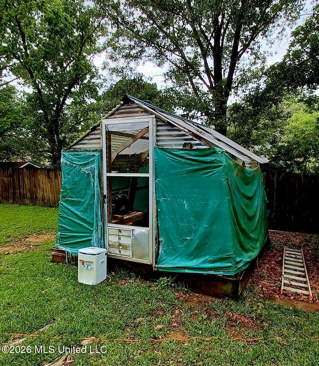 105 Hartfield Place Clinton, MS 39056 - Photo 23 of 24 Greenhouse