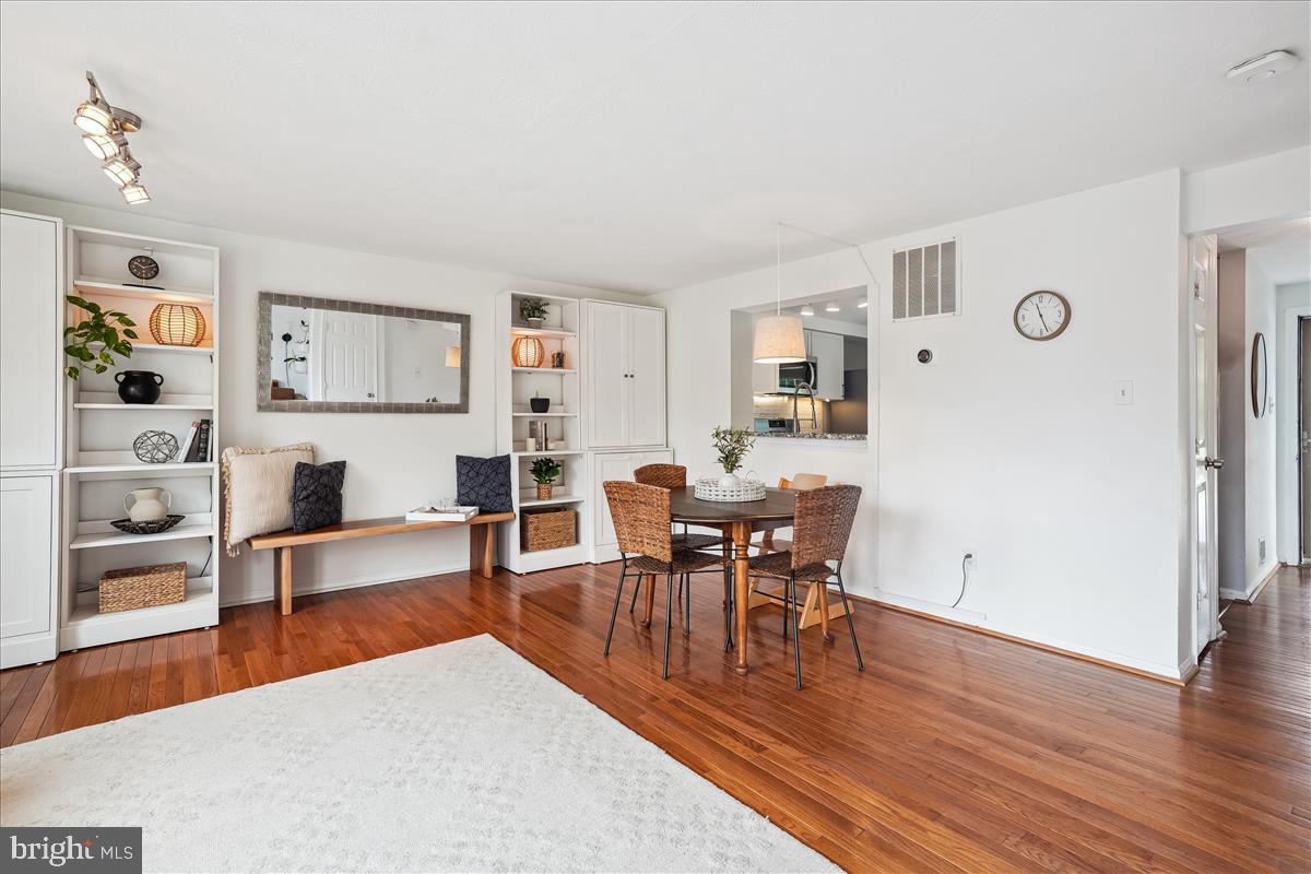 13964 Winding Ridge Lane Centreville, VA 20121 - Photo 13 of 48 Gallery Image 13