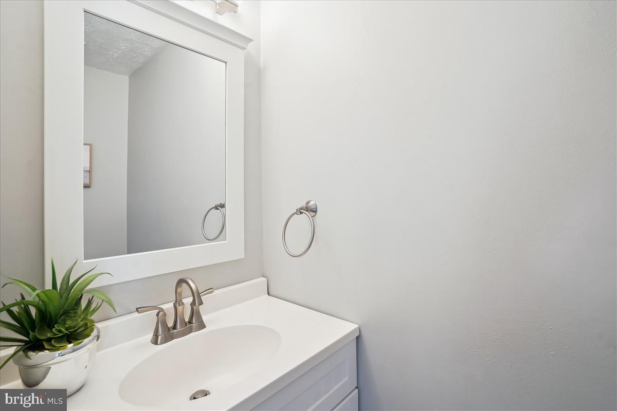 13964 Winding Ridge Lane Centreville, VA 20121 - Photo 19 of 48 Powder room on main level