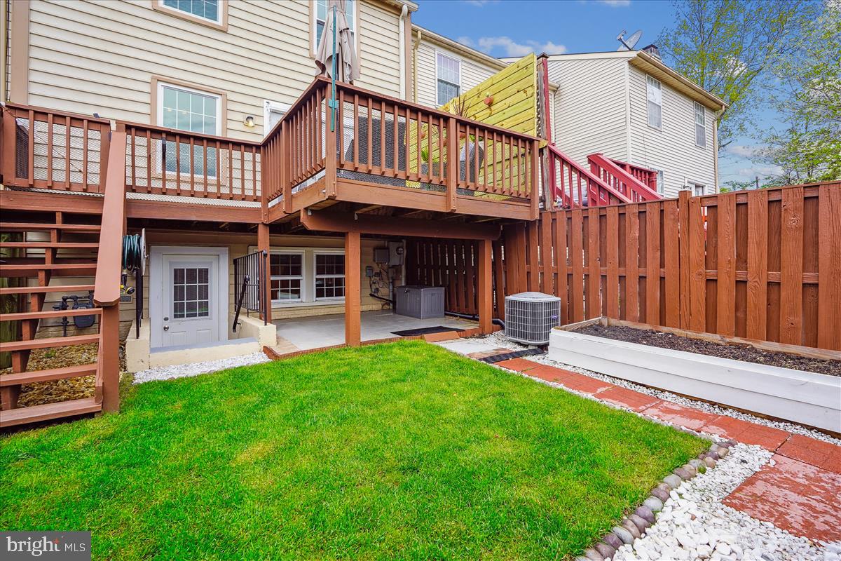 13964 Winding Ridge Lane Centreville, VA 20121 - Photo 3 of 48 Immaculate deck and yard