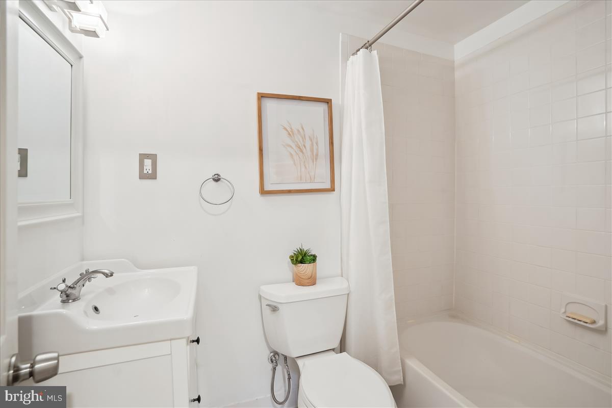 13964 Winding Ridge Lane Centreville, VA 20121 - Photo 31 of 48 Full bath in the lower level! Perfect for guests.