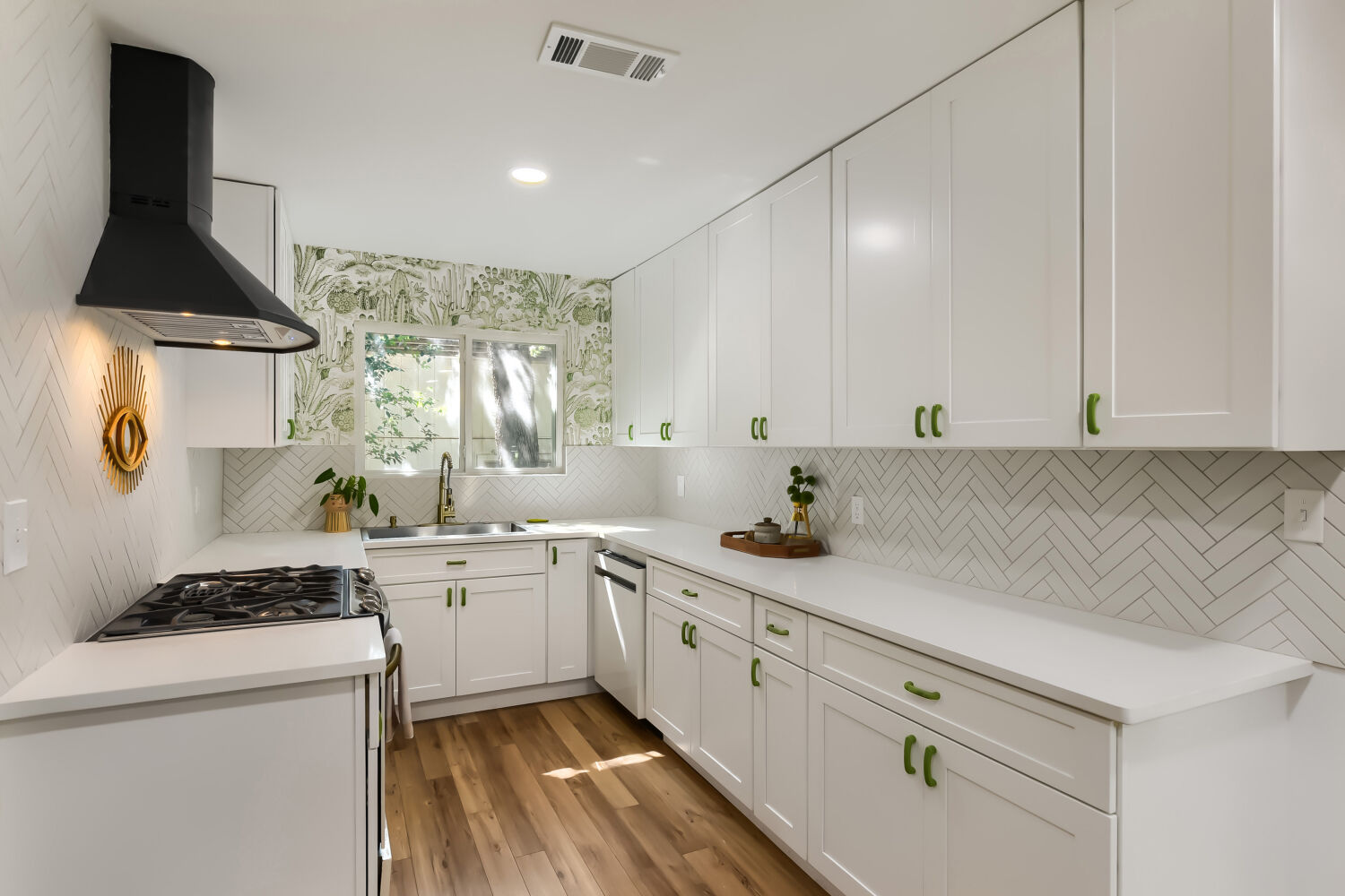 304 Sheraton Avenue Austin, TX 78745 - Photo 8 of 32