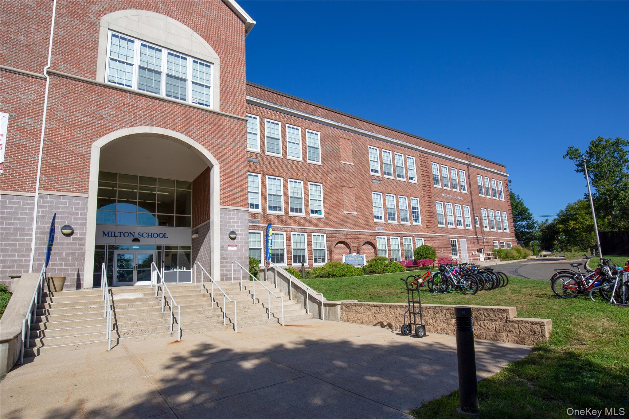 28 Everett Street Rye, NY 10580 - Photo 13 of 21 a front view of a building with garden