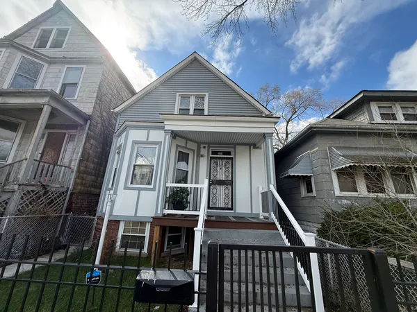 $2,000 | 5942 South Justine Street, Chicago, IL 60636