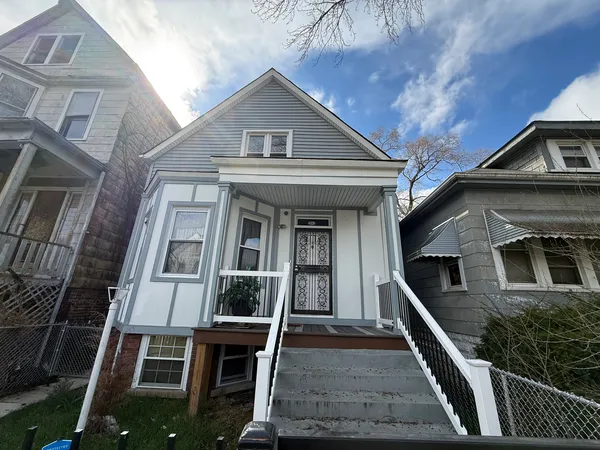 $2,000 | 5942 South Justine Street, Chicago, IL 60636