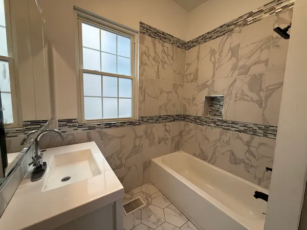 $2,000 | 5942 South Justine Street, Chicago, IL 60636