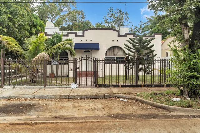 $1,700 | 1137 Northwest 29th Terrace, Unit 1130, Miami, FL 33127