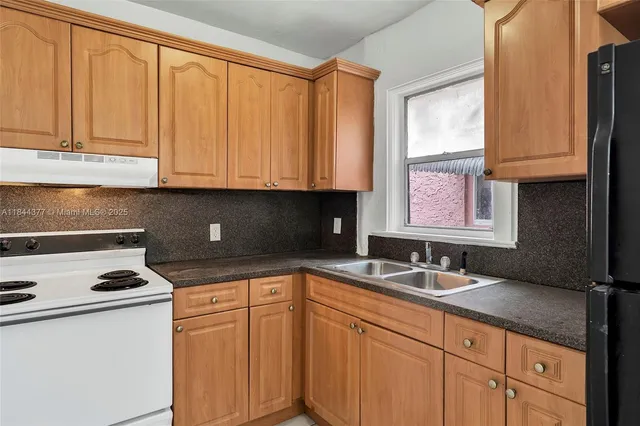 $1,700 | 1137 Northwest 29th Terrace, Unit 1130, Miami, FL 33127