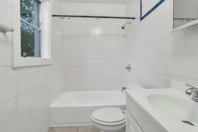 $1,700 | 1137 Northwest 29th Terrace, Unit 1130, Miami, FL 33127