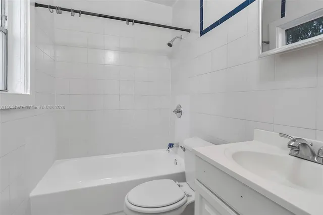 $1,700 | 1137 Northwest 29th Terrace, Unit 1130, Miami, FL 33127