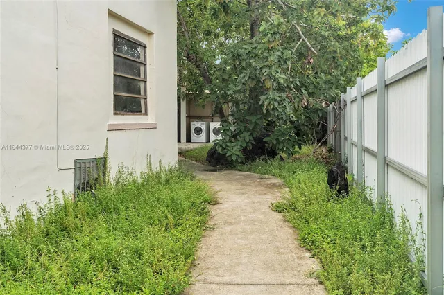 $1,700 | 1137 Northwest 29th Terrace, Unit 1130, Miami, FL 33127