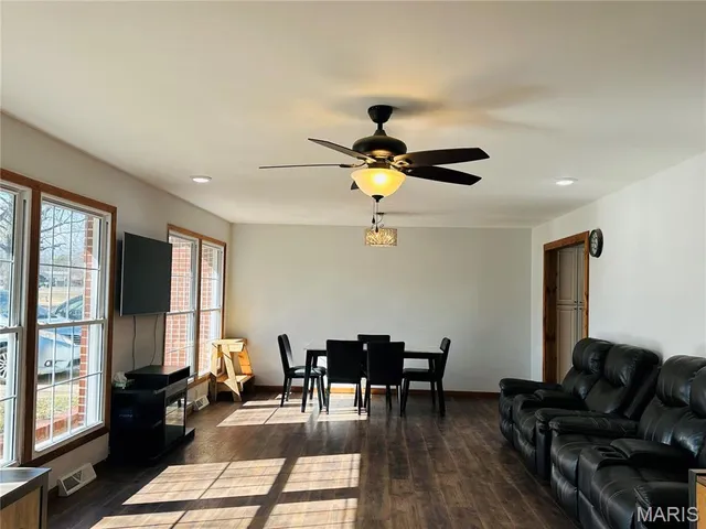 $252,900 | 515 West James Boulevard, St. James, MO 65559