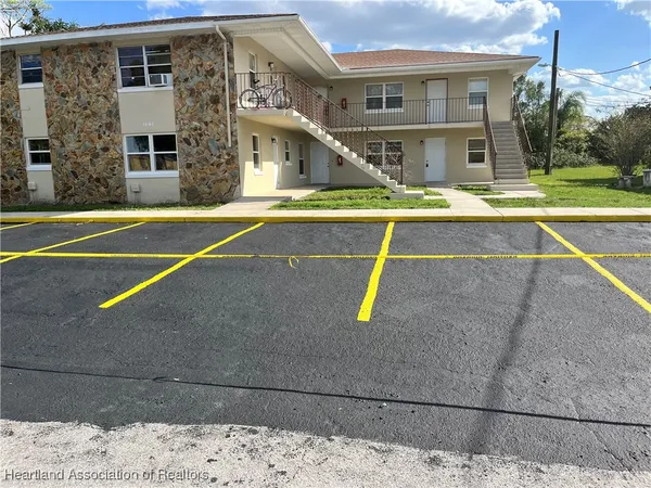 $1,075 | 1801 Kent Drive, Sebring, FL 33870