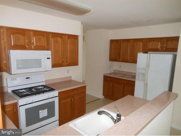 104 Commodore Road Manahawkin, NJ 08050 - Photo 4 of 13 Gallery Image 4