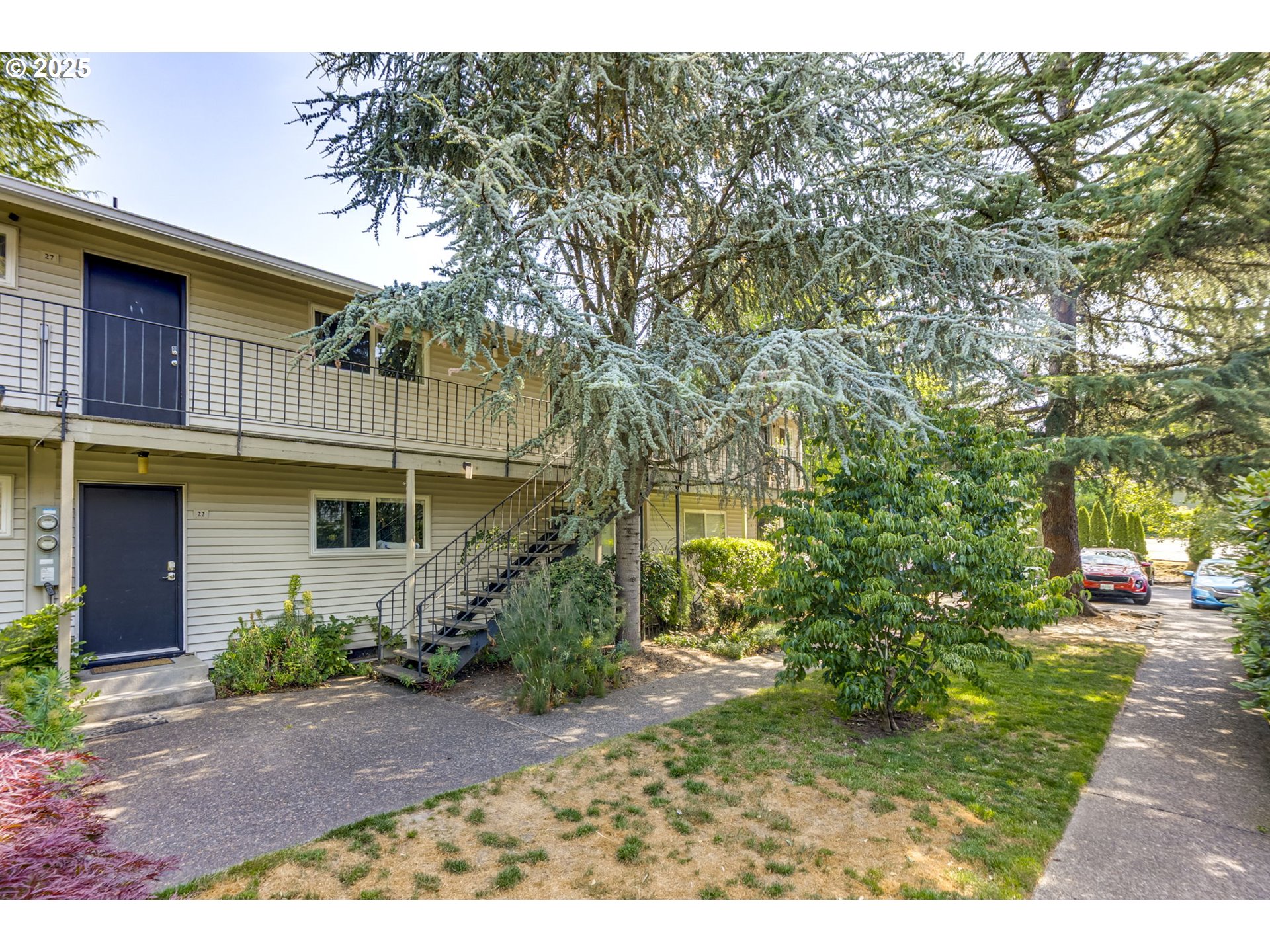 6825 Southwest Capitol Hill Road, Unit 27 Portland, OR 97219 - Photo 1 of 44 Gallery Image 1