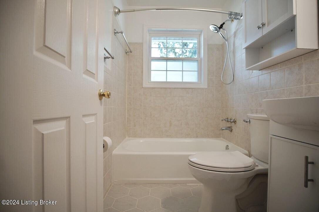 417 Mac Brae Road Louisville, KY 40214 - Photo 11 of 23 417MacBraeRd_49939_11
