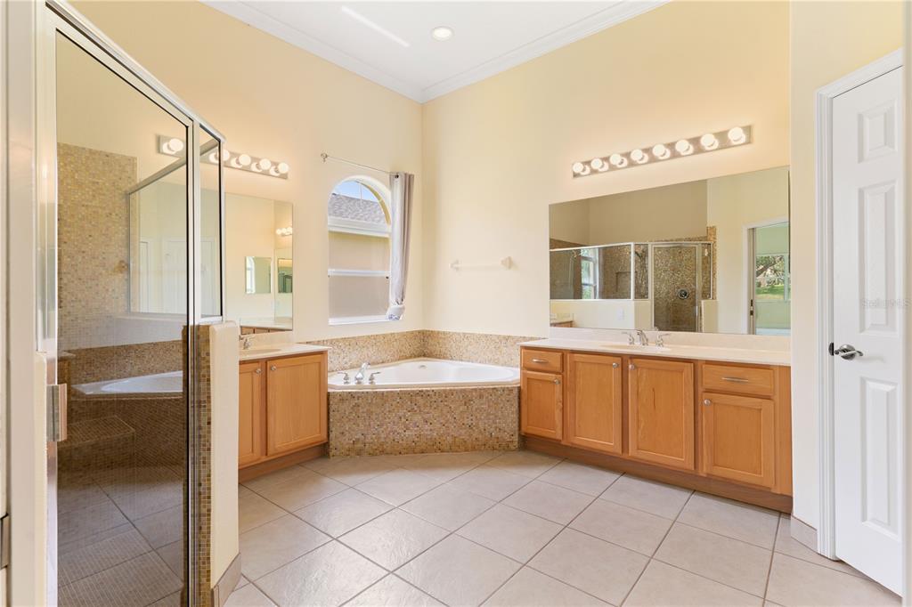 2718 Knightsbridge Road Clermont, FL 34711 - Photo 16 of 32 a spacious bathroom with a tub sink and mirror