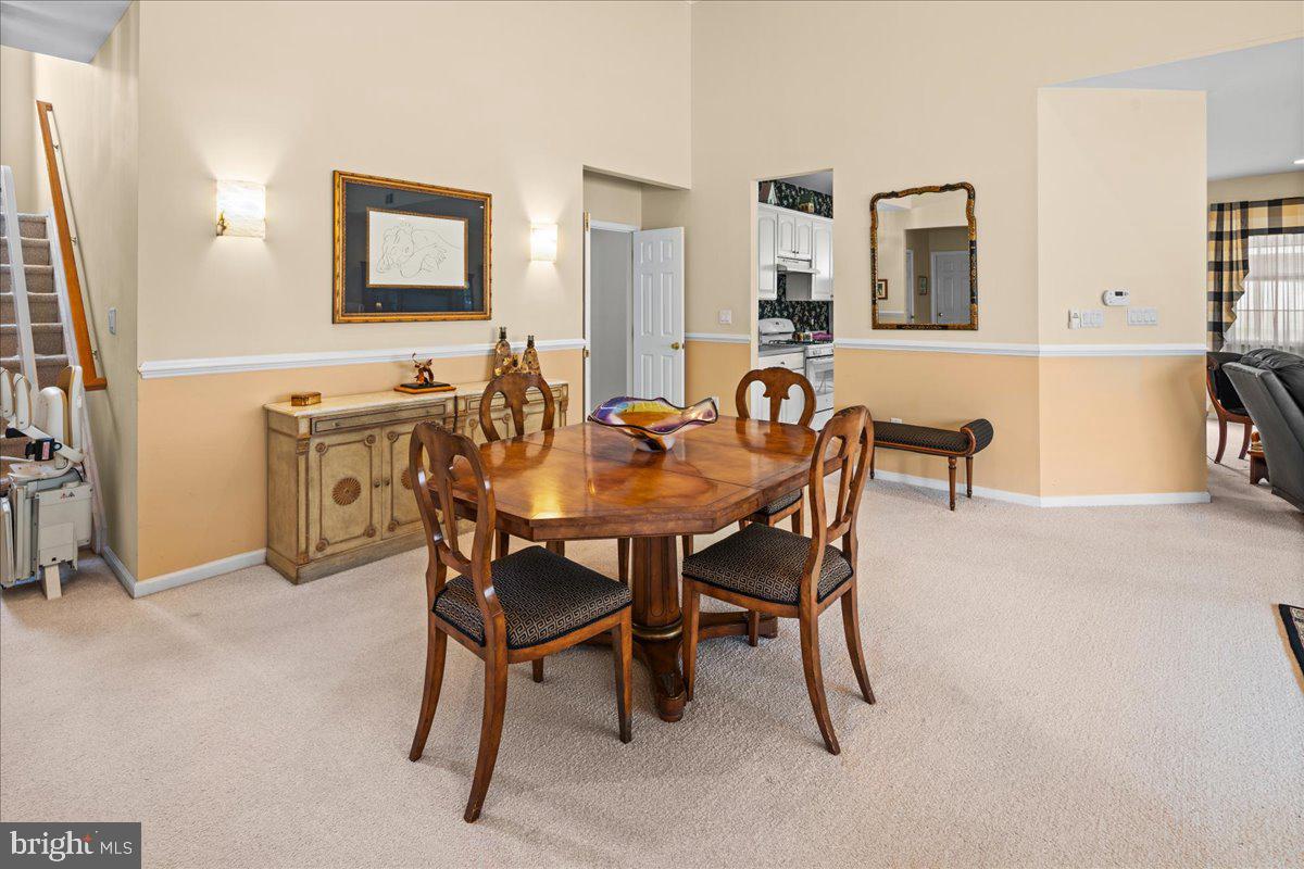 17 Stanford Road East Pennington, NJ 08534 - Photo 4 of 34 Dining room