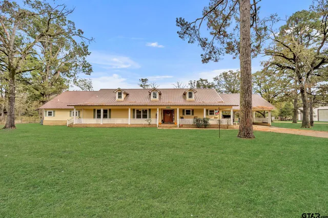 $300,000 | 1216 Fm 2468 Center, Center, TX 75935