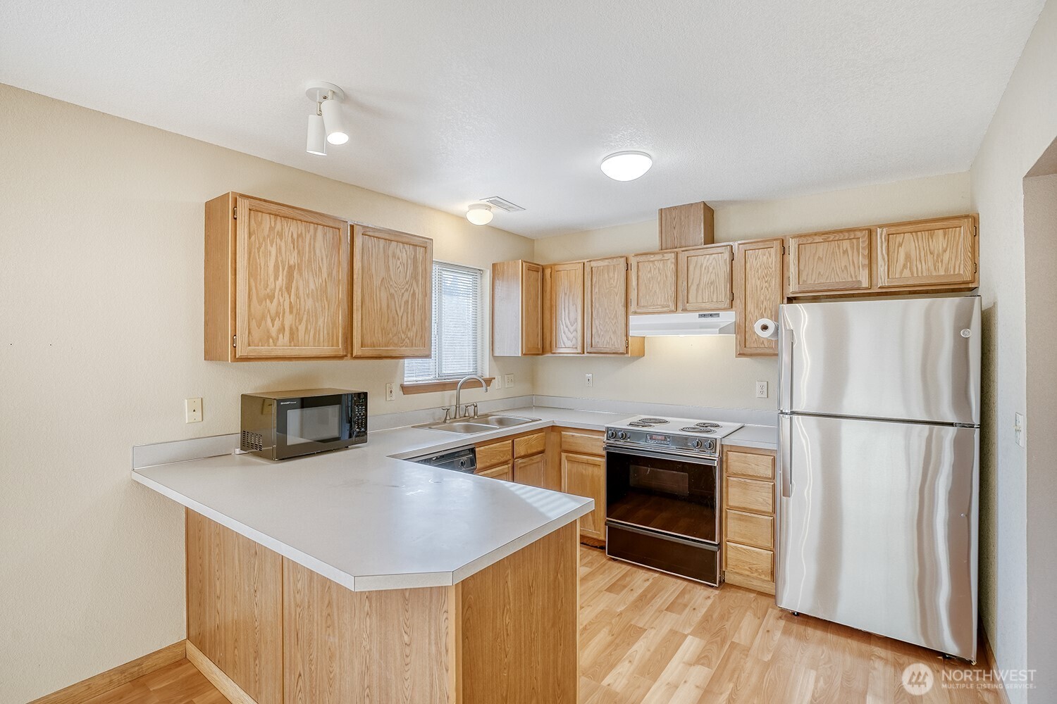 21237 Southeast 280th Street Maple Valley, WA 98038 - Photo 8 of 26