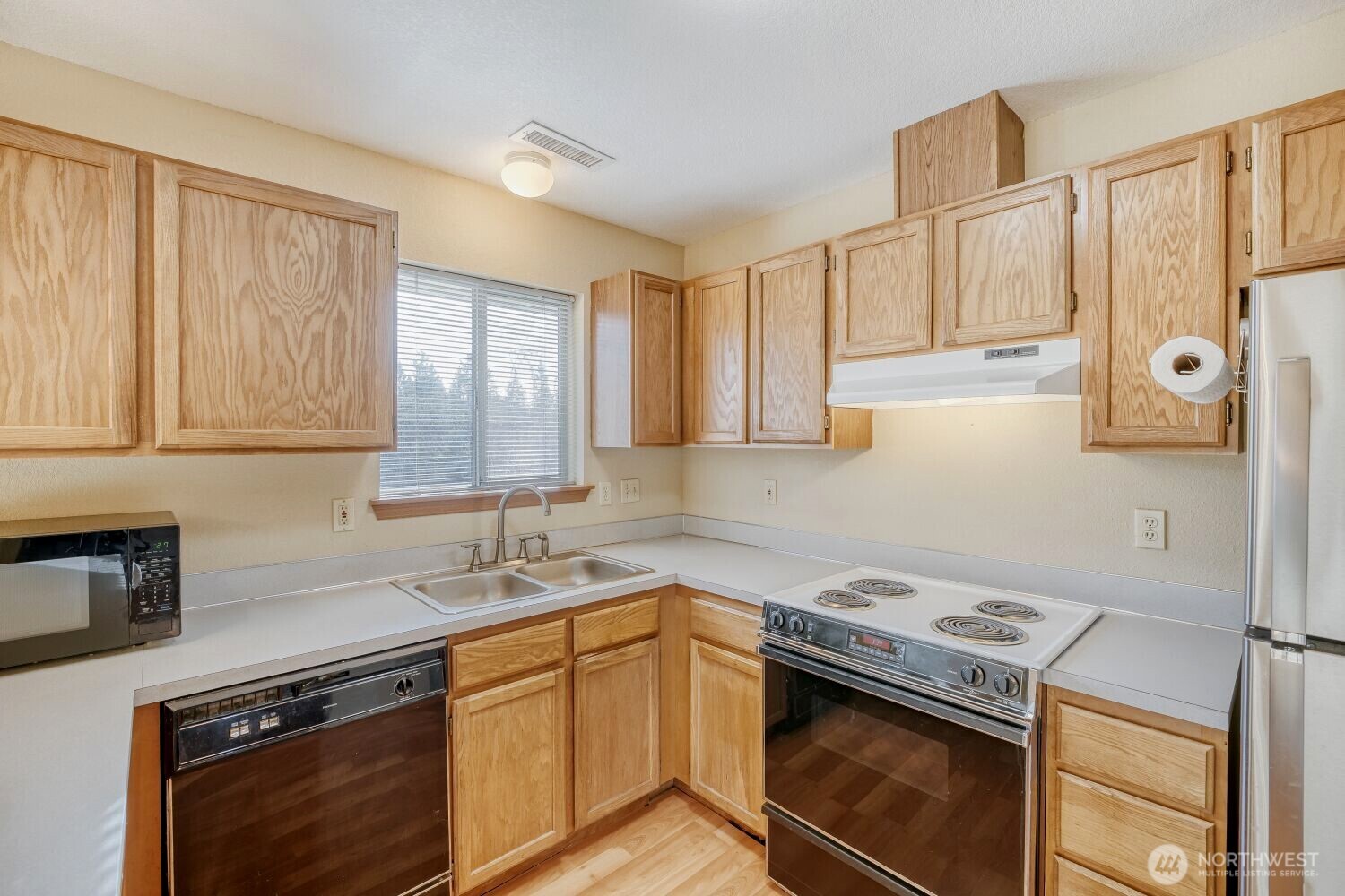 21237 Southeast 280th Street Maple Valley, WA 98038 - Photo 9 of 26