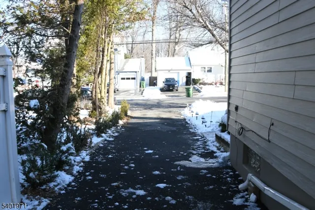 a view of yard with green space