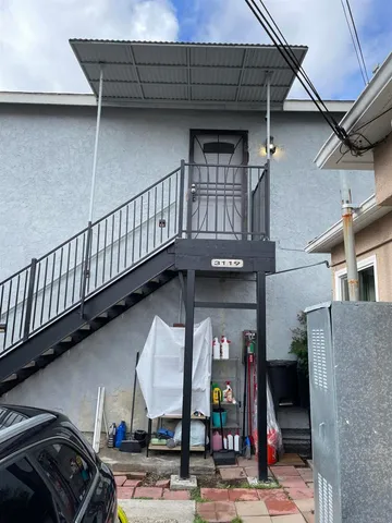 a view of entryway with a front door