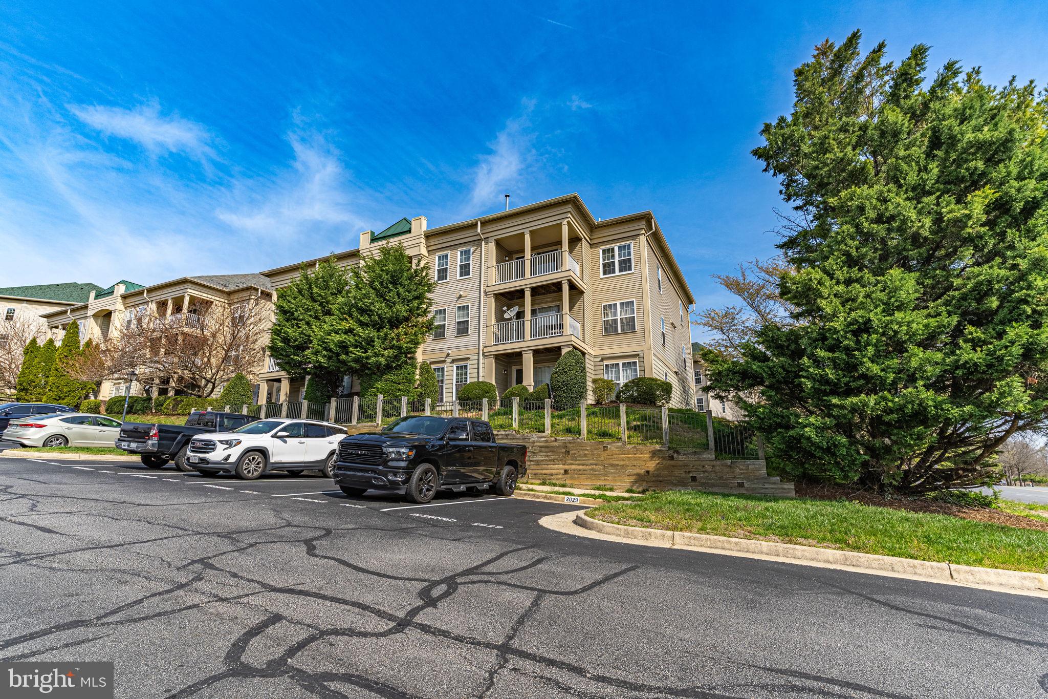 1067 Gardenview Loop, Unit 304 Woodbridge, VA 22191 - Photo 32 of 36 a building view