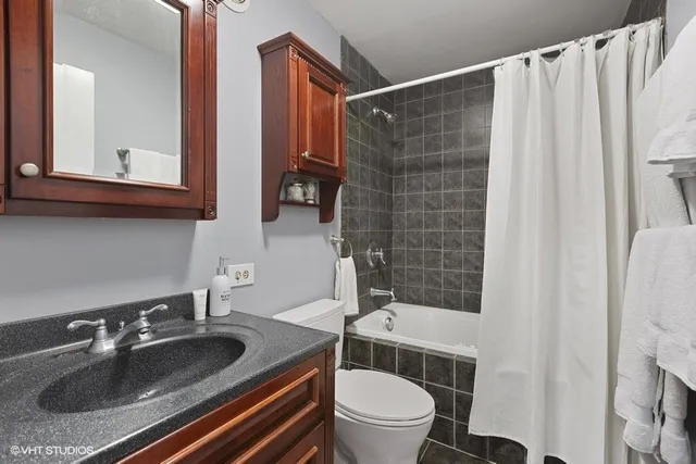 $2,250 | 30 East Division Street, Unit 15A, Chicago, IL 60610