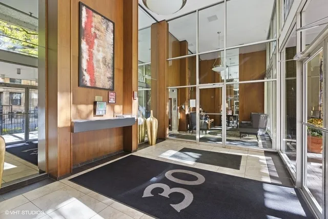 $2,250 | 30 East Division Street, Unit 15A, Chicago, IL 60610