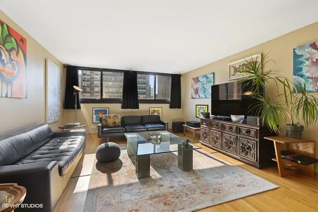 $2,250 | 30 East Division Street, Unit 15A, Chicago, IL 60610