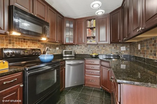 $2,250 | 30 East Division Street, Unit 15A, Chicago, IL 60610