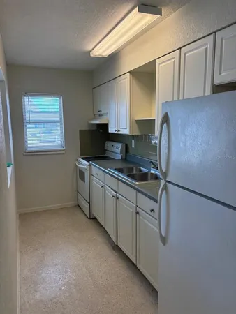 $1,700 | 4444 Swift Road, Unit 23, Sarasota, FL 34231