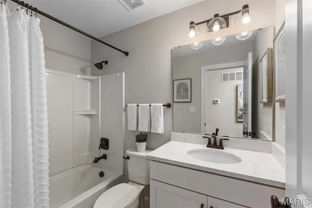 $469,900 | 2 Hickory At Louiselle Park, Maryland Heights, MO 63043