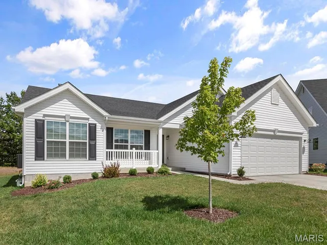 $469,900 | 2 Hickory At Louiselle Park, Maryland Heights, MO 63043