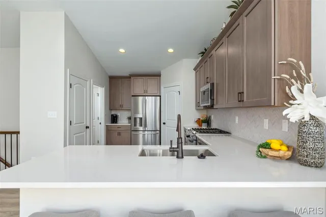 $469,900 | 2 Hickory At Louiselle Park, Maryland Heights, MO 63043