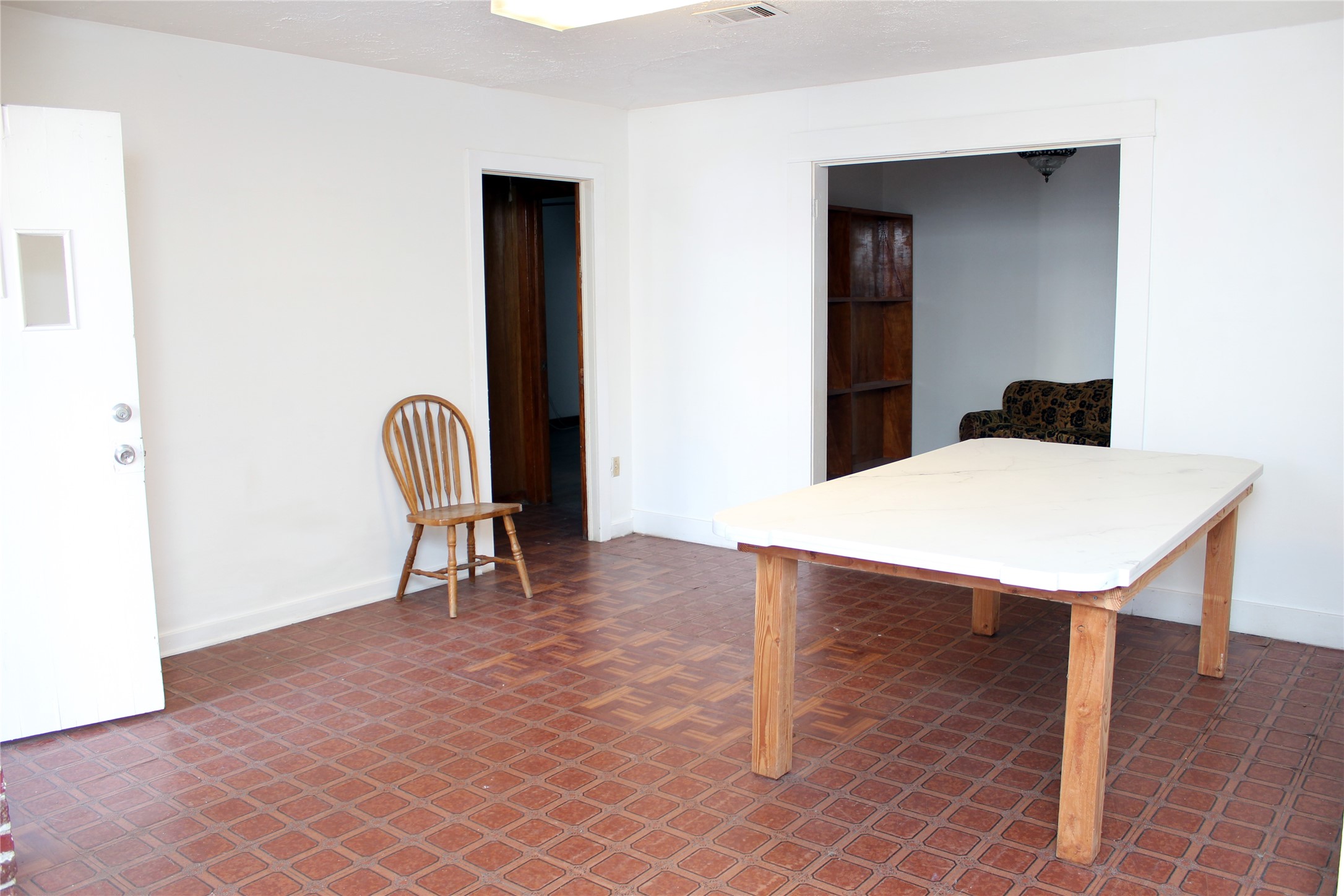 6319 Milwee Street Houston, TX 77092 - Photo 10 of 12 a view of a livingroom with furniture and a window